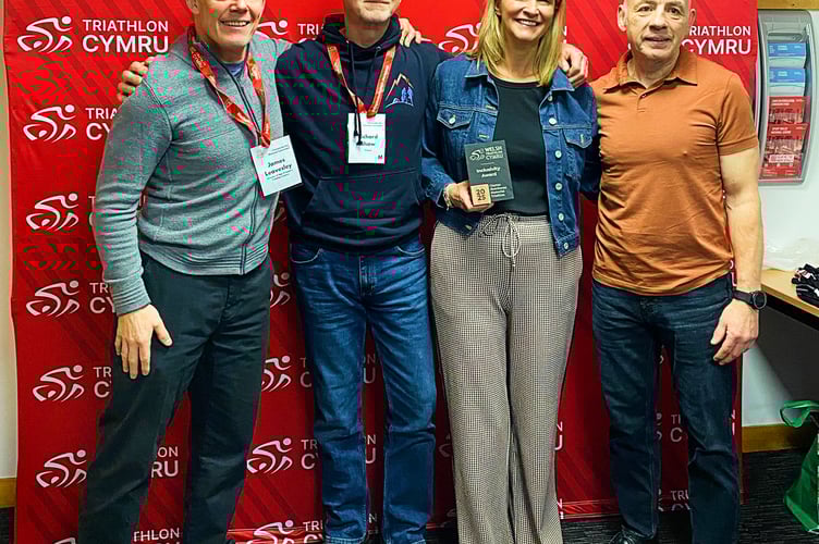 L-R: Triathlon Cymru’s Director for Membership, Clubs, and Technology James Leavesley with event organisers Richard Shaw (Y Fenni Triathlon Club), Linda Shorthouse and Ian Reynolds (Piranha Triathlon Club).