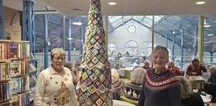 Group makes Christmas tree with nothing but wool