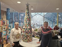 Group makes Christmas tree with nothing but wool