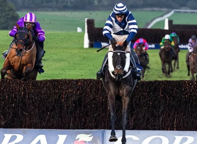 Sam's Jubilee Express puts down National marker at Xmas race day