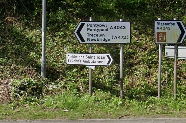 A4043_Road_Signs_Pontypool
