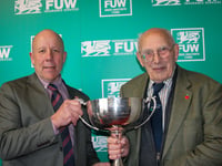 Lifetime achievement award for Terry Bayliss