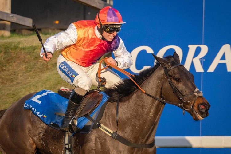 Haiti Couleurs storms to the 2025 Coral Welsh Grand National at Chepstow under Sean Bowen