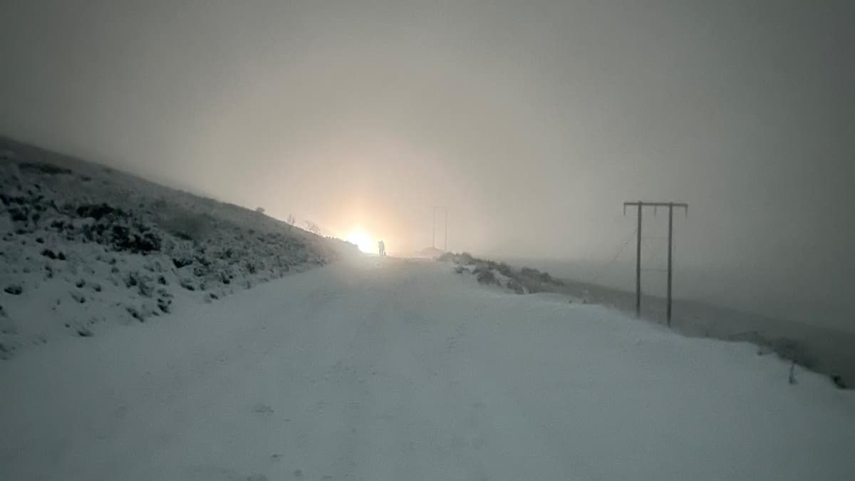 Keepers Road closed as Police tell motorists to abandon cars and walk