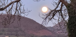 
Amateur photographer claims moon landings were fake! 