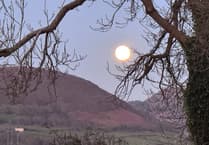 Amateur photographer claims moon landings were fake!