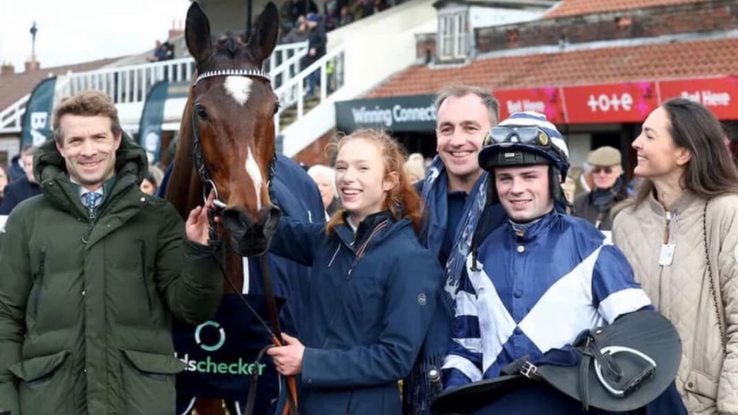 Sam reigns as Steel Ally storms to £70k Kingmaker Novices Chase ...