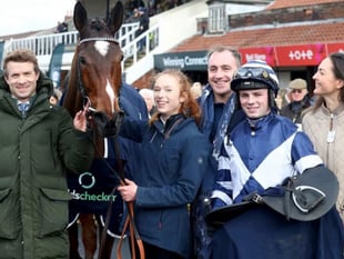 Sam reigns as Steel Ally storms to £70k Kingmaker Novices Chase