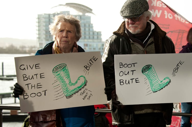 11/02/2026. Cardiff, UK. Many hundred opponents of plans by energy giants: Bute, Green GEN Cwmru and others, to build industrial scale wind farms throughout rural Wales, gather outside the Senedd for a mass protest organised by Llanwrtyd Wells Pylon Community Action Group, supported by Re-think.Wales and scheduled on the day of climate change, environment & infrastructure committee meeting.
Proposals for colossal wind factories comprise hundreds of gigantic turbines up to 230 metres highâalmost 2 ½ X height of Big Benâplus vast network of pylons.
Protesters are not anti 'green' energy and say these turbines are not green, are inefficient, and will cost taxpayers billions of pounds from 'Wasted-Wind.' Also that this project is a modern day gold rush motivated by greed, causing huge disruption turning beautiful Welsh landscapes, vitally important for tourism, into eyesores. Scientific studies show huge turbines cause harm to health from infrasound.