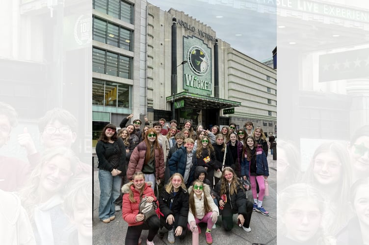 AAODS Juniors outside the Apollo Victoria Theatre