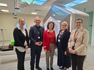 First Minister visits new radiotherapy unit