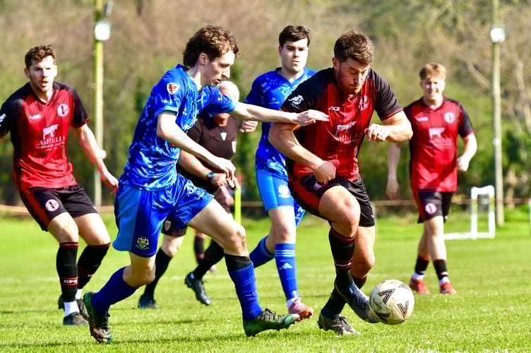 Crickhowell won  through to the final of the Gwent Premier 2 Cup