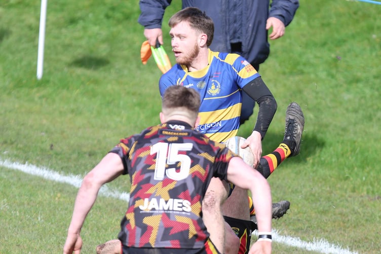 Liam Churches throws a dummy before scoring an excellent individual try