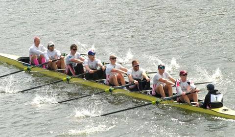 Robbie storms to centenary victory with world champions