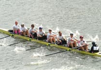 Robbie storms to centenary victory with world champions