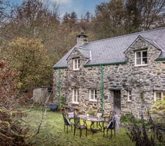 Could you  help take care of one of Wales’s most historic homes?