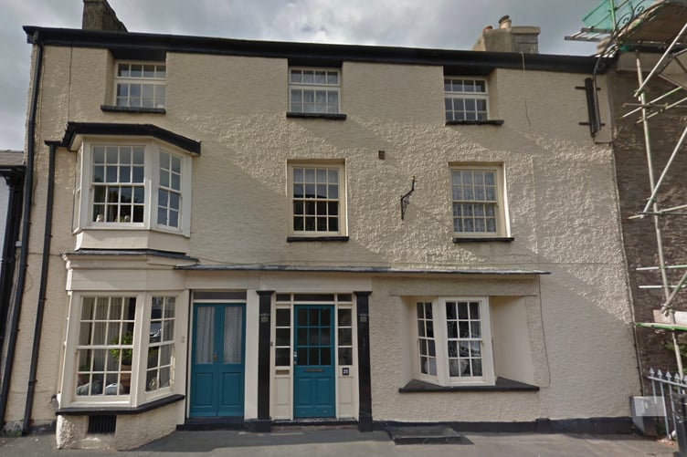 Plans have been submitted to convert Grade II listed Carlton House in Crickhowell into a dental practice, with proposals now under consideration by Bannau Brycheiniog National Park planners