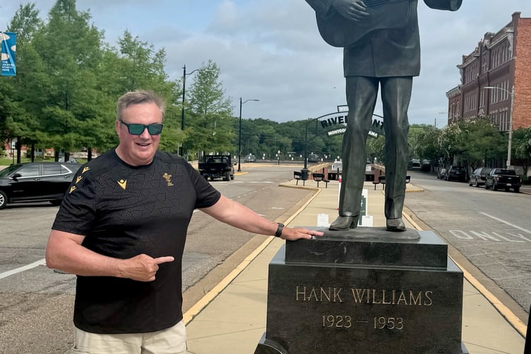 Hank Williams statue
