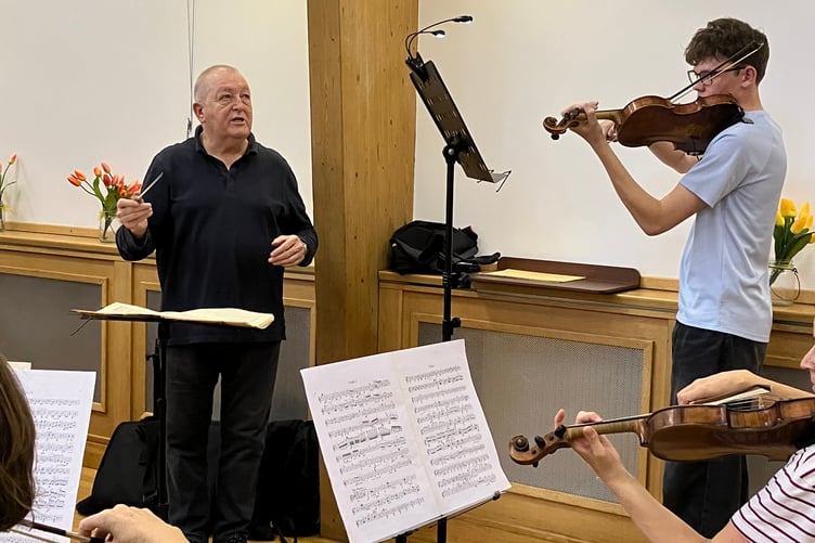 Elis Dickenson, playing Bruch violin concerto (2nd movement)